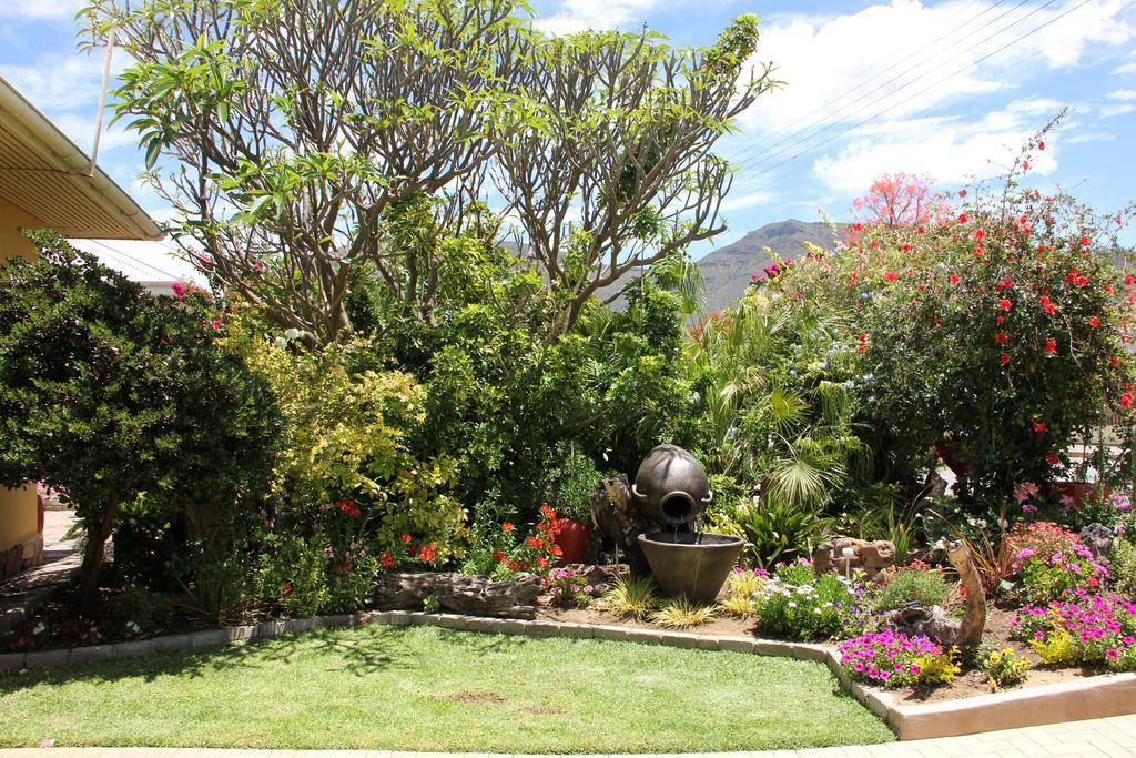 Beau&I Bed & Breakfast Graaff Reinet Bagian luar foto