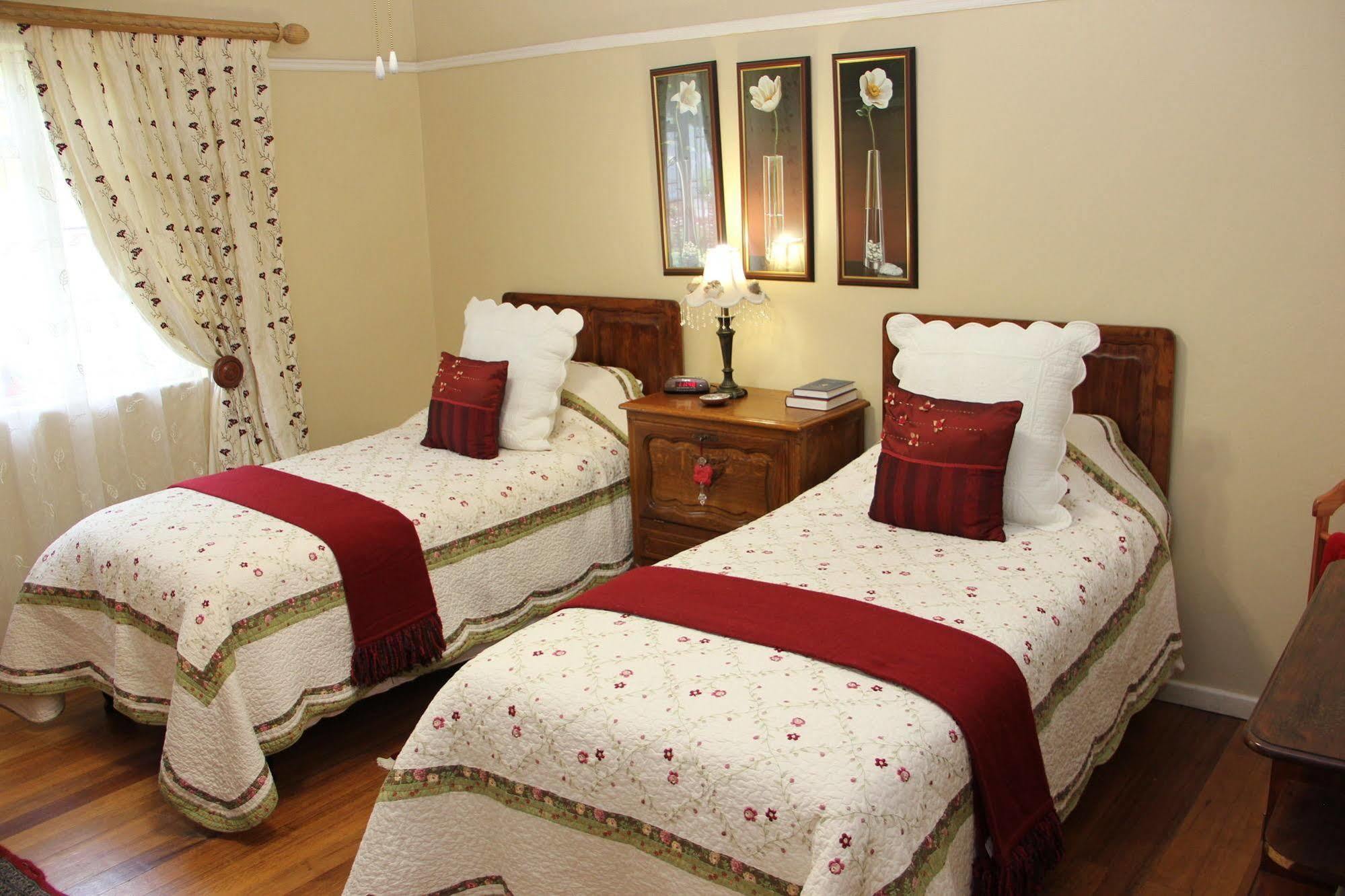 Beau&I Bed & Breakfast Graaff Reinet Bagian luar foto