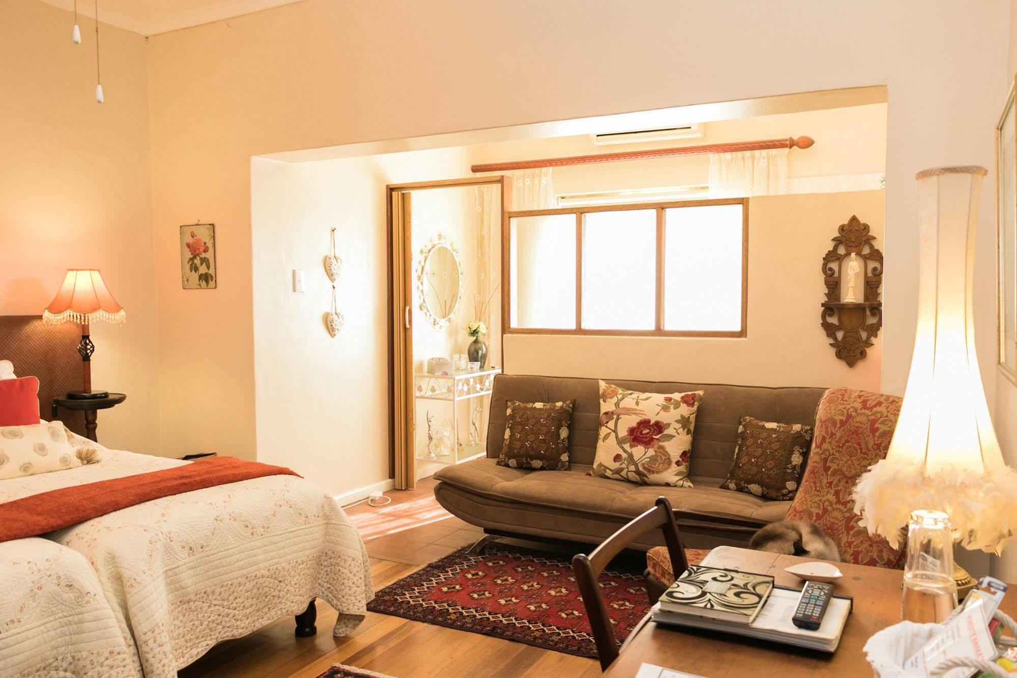 Beau&I Bed & Breakfast Graaff Reinet Bagian luar foto