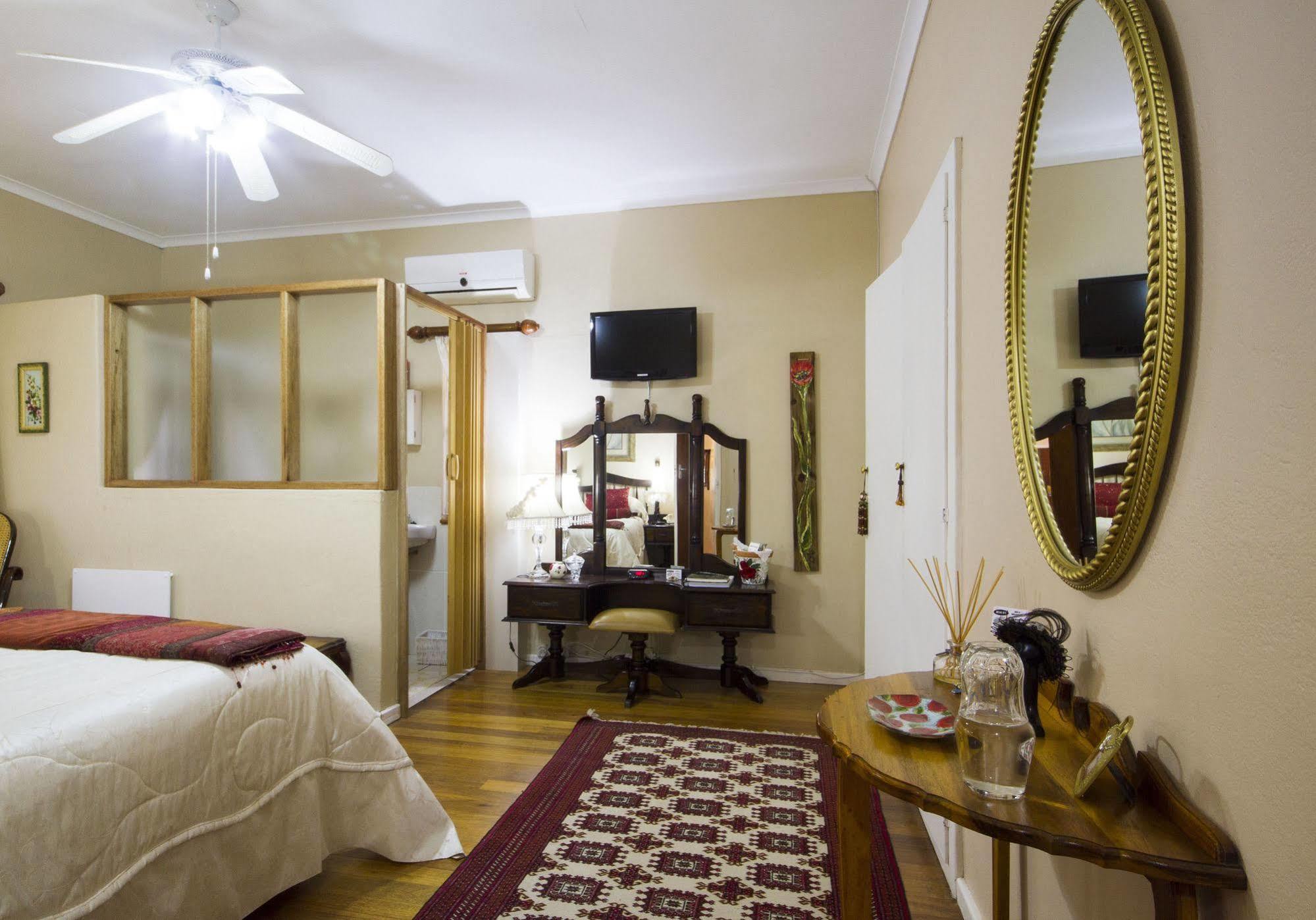 Beau&I Bed & Breakfast Graaff Reinet Bagian luar foto