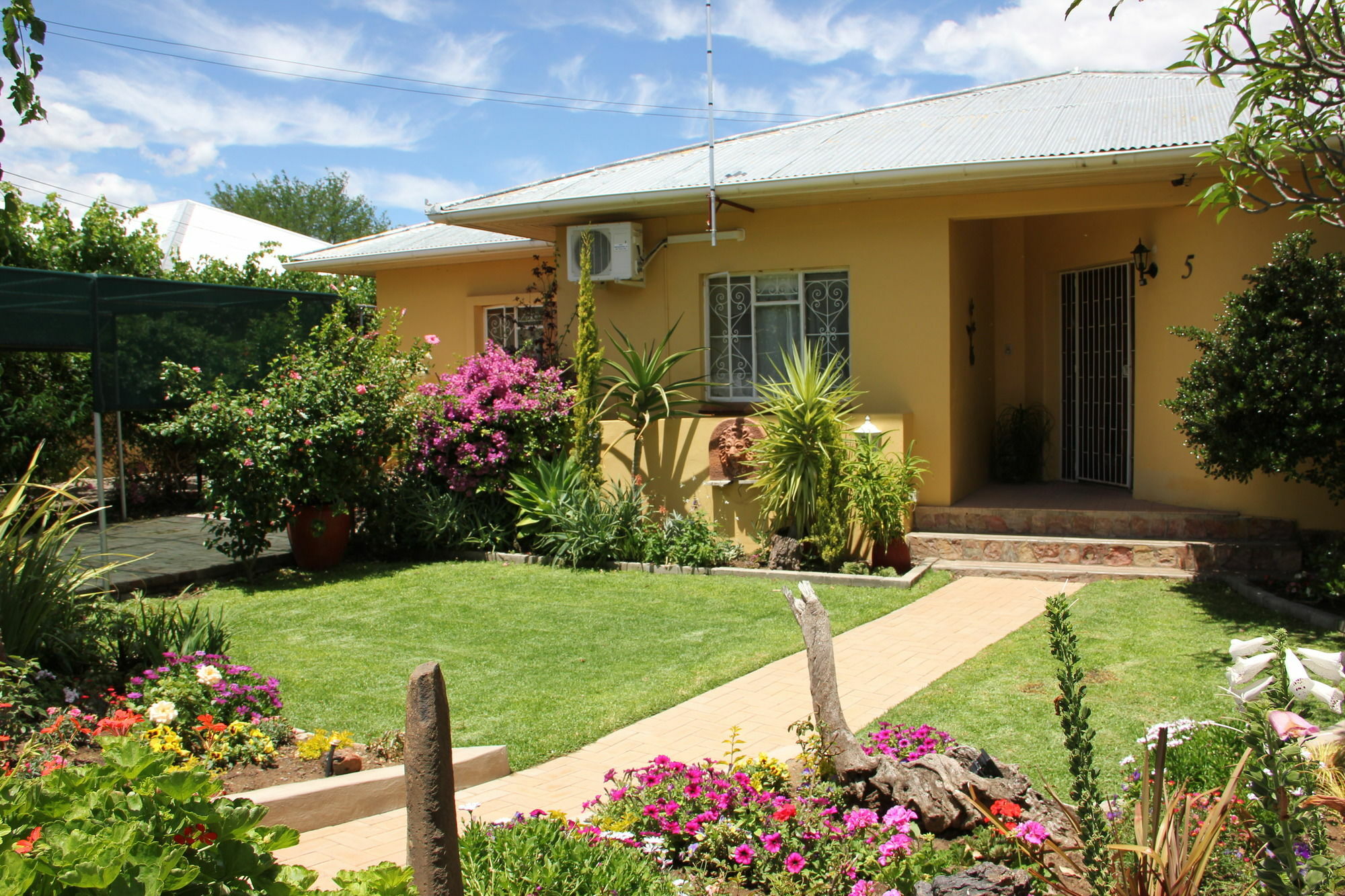 Beau&I Bed & Breakfast Graaff Reinet Bagian luar foto